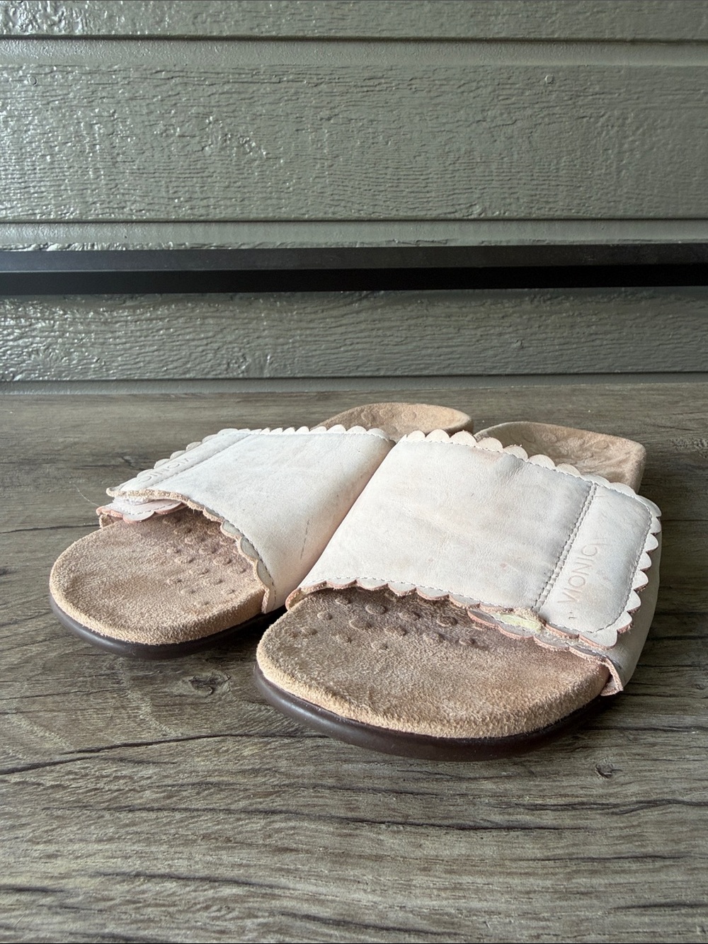 Vionic Women's Slide Sandals in Pale Pink and Tan size 8